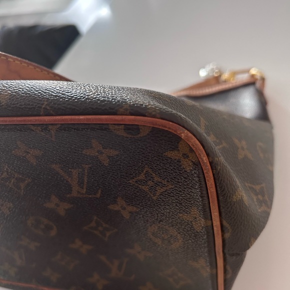 Louis Vuitton Palermo - Picture 9 of 16